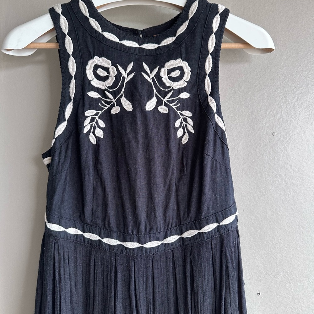Black and White Embroidered Dress - Picture 2 of 3